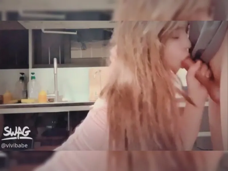 Hoá thân thành điều dưỡng xinh đụ với bạn trai