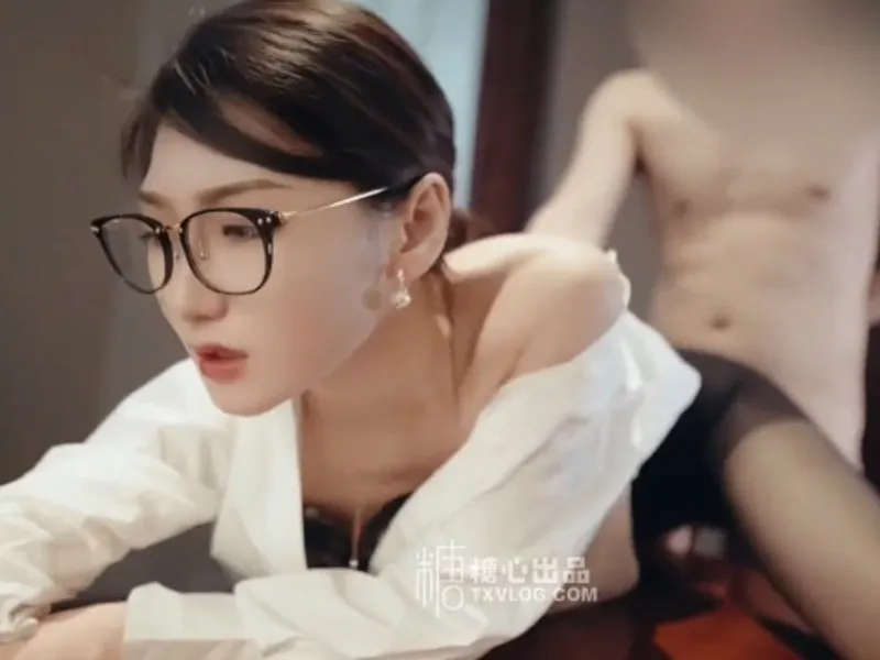 Vào phòng riêng được tiền bối nữ dam dang liếm cục thịt cho