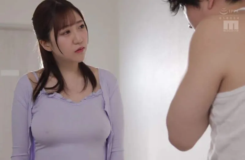 Cậu học trò làm liều với cô giáo vú bự không mặc áo ngực ở phòng y tế