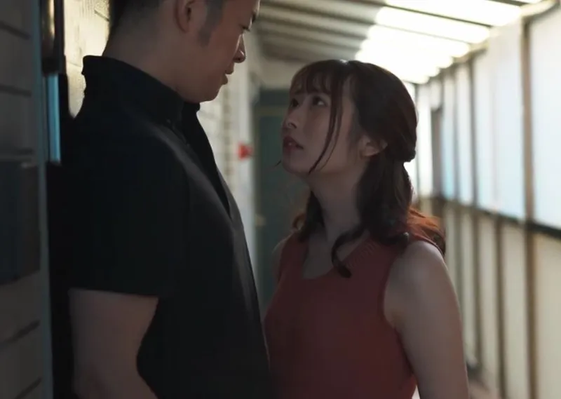 Bà xã mang thai, tôi bị bốc lửa bởi vợ yêu nhà bên thường ở nhà một mình