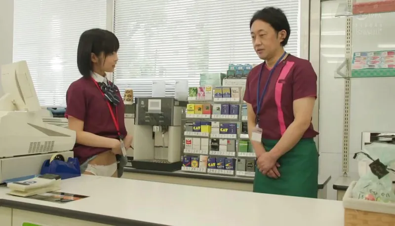 Cô bé dễ thương đi làm thêm gạ đụ anh quản lý